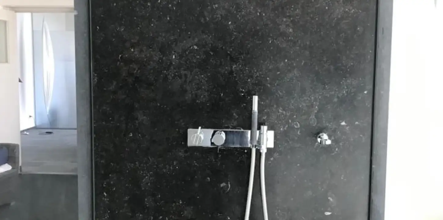 Douchewand kalkaanslag herstel